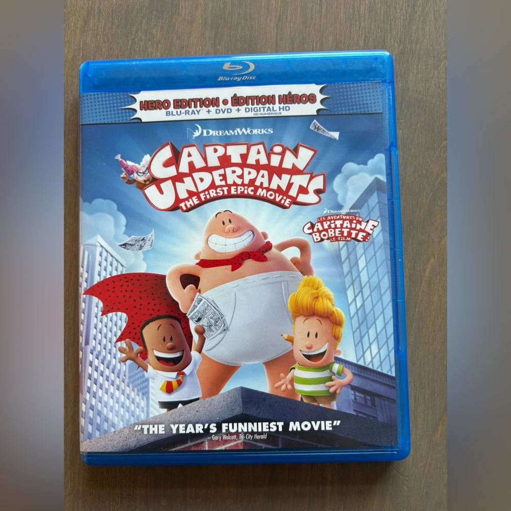 Dreamworks Captain Underpants Blu-ray with Red and Blue Cover